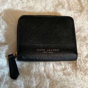 Black marc jacobs zippy wallet